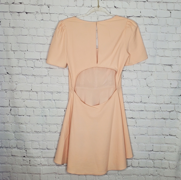 De Philo Peach Open Back Shortsleev Cocktail Dress - Picture 2 of 7